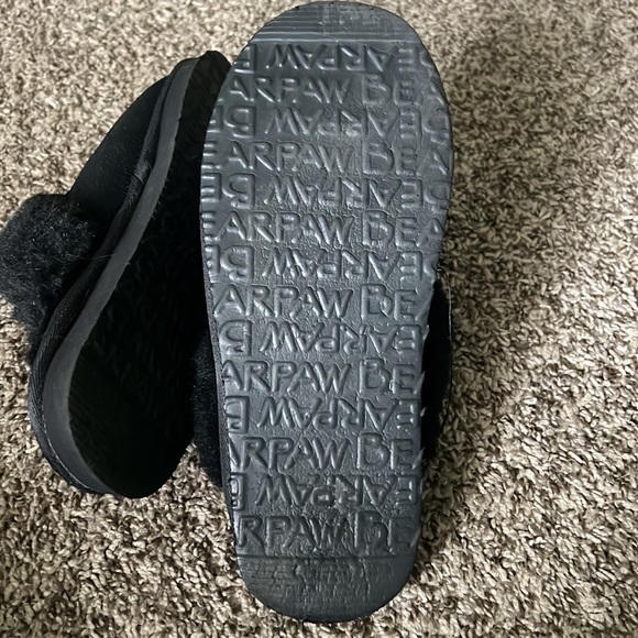 BearPaw Outdoor Slippers - Picture 3 of 4
